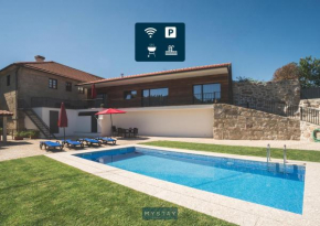 Espetacular casa com piscina, Braga by MyStay